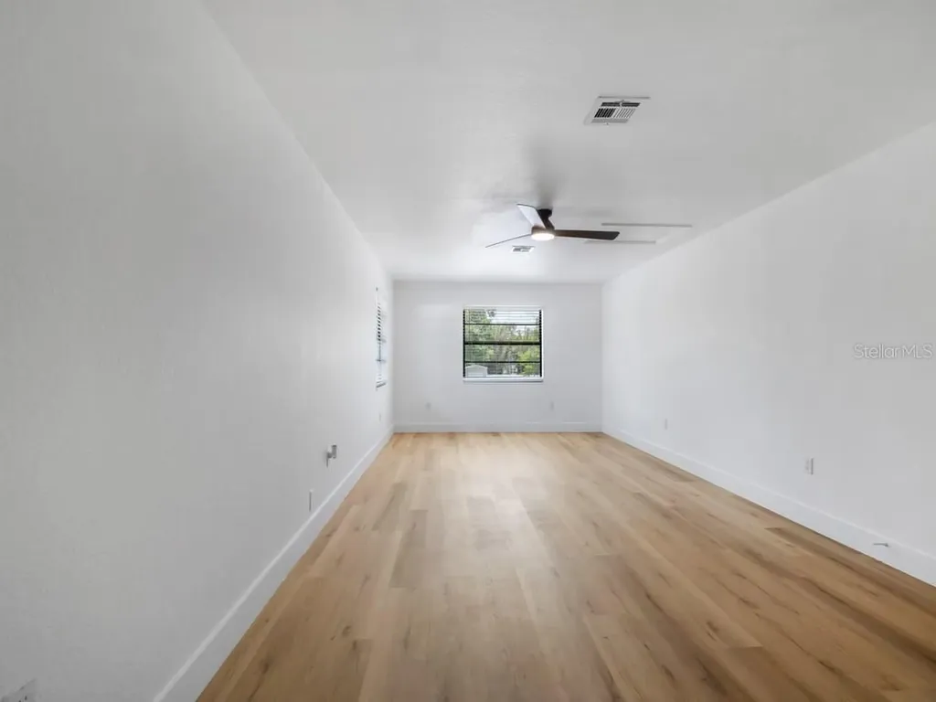 1736 W Country Club Tampa FL 33612