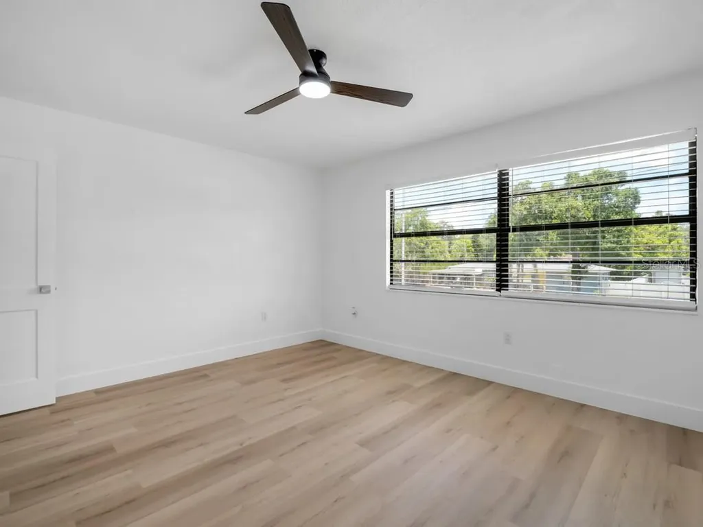 1736 W Country Club Tampa FL 33612