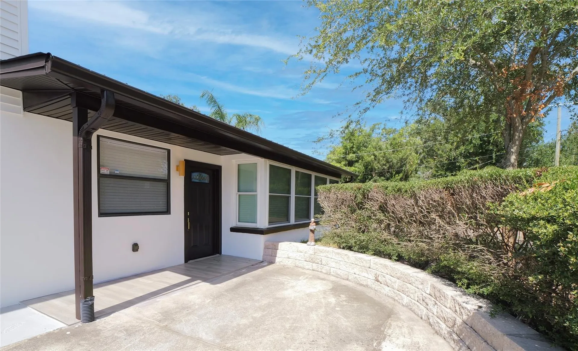 1736 W Country Club Tampa FL 33612