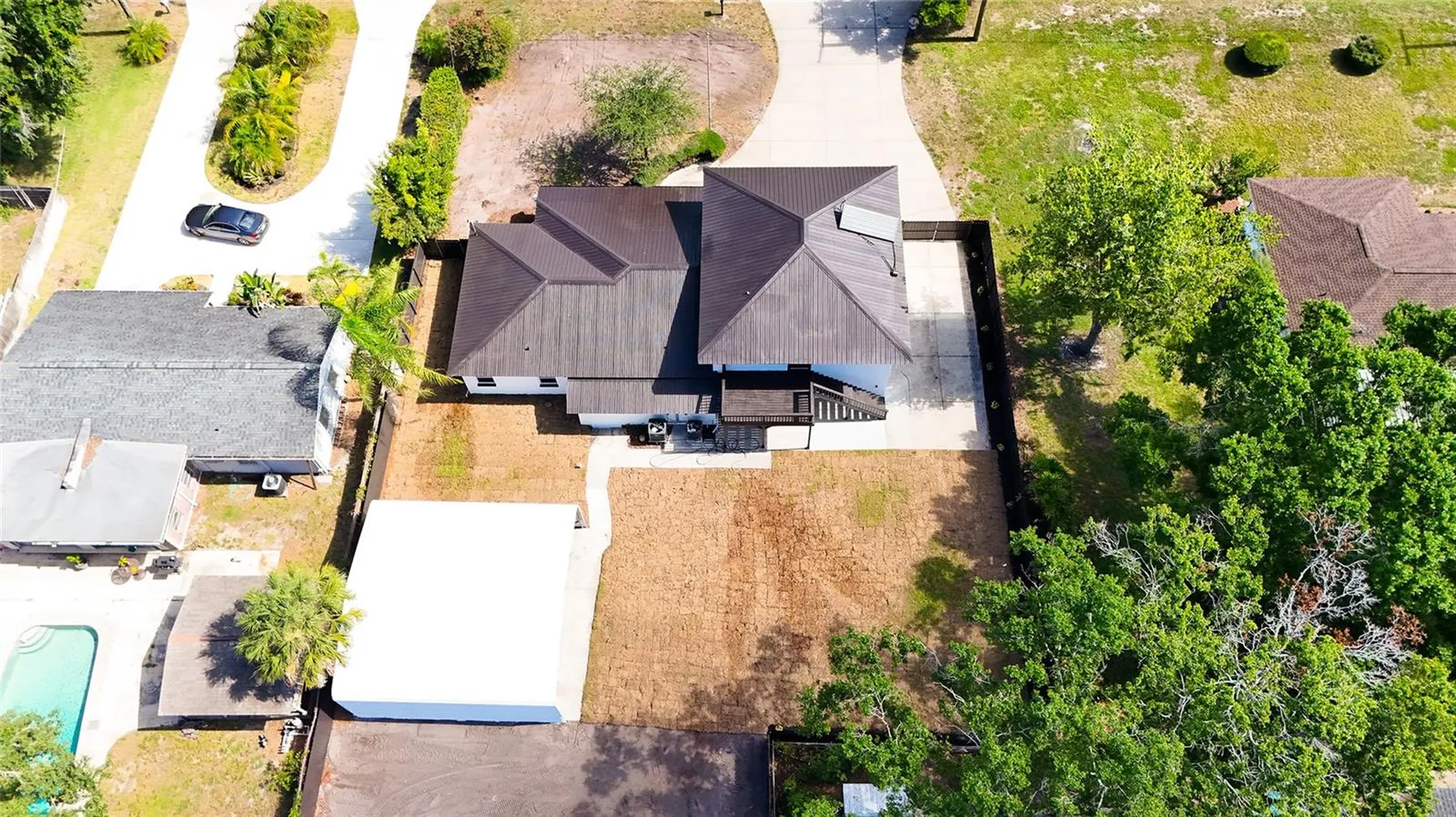 1736 W Country Club Tampa FL 33612