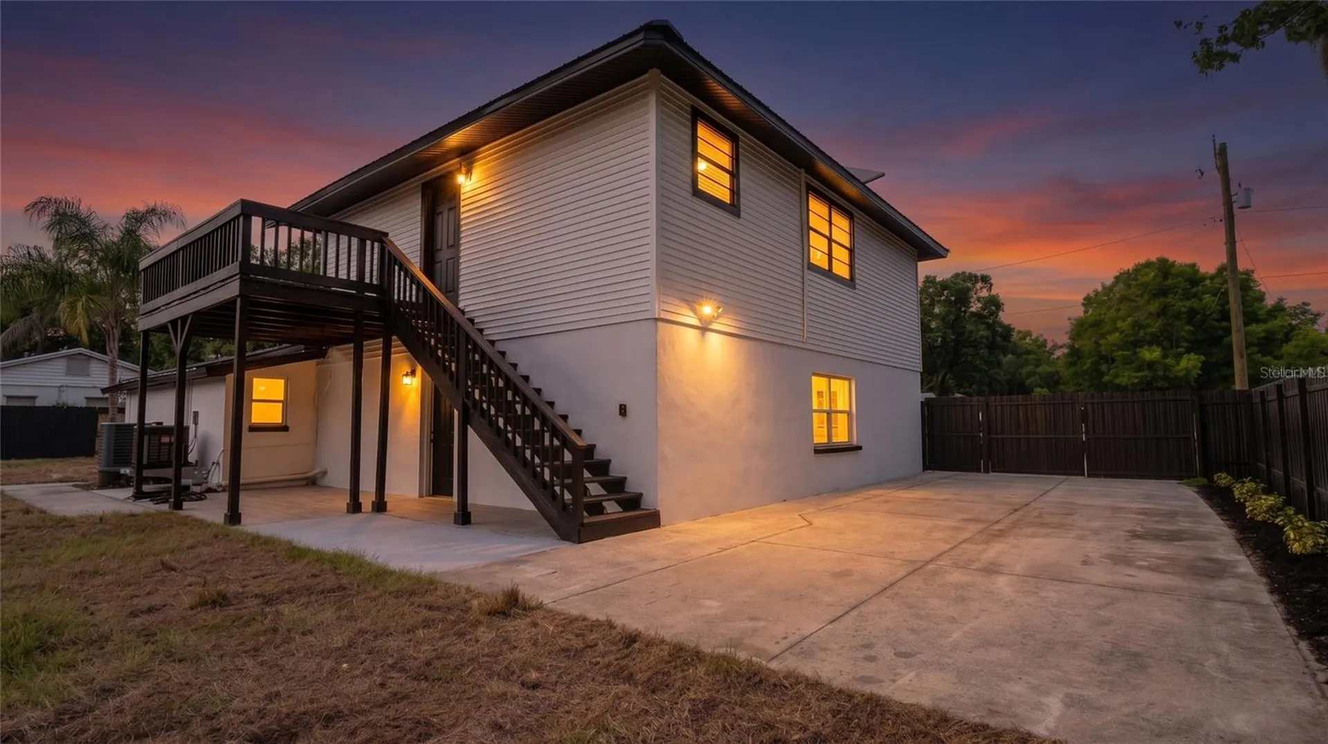 1736 W Country Club Tampa FL 33612