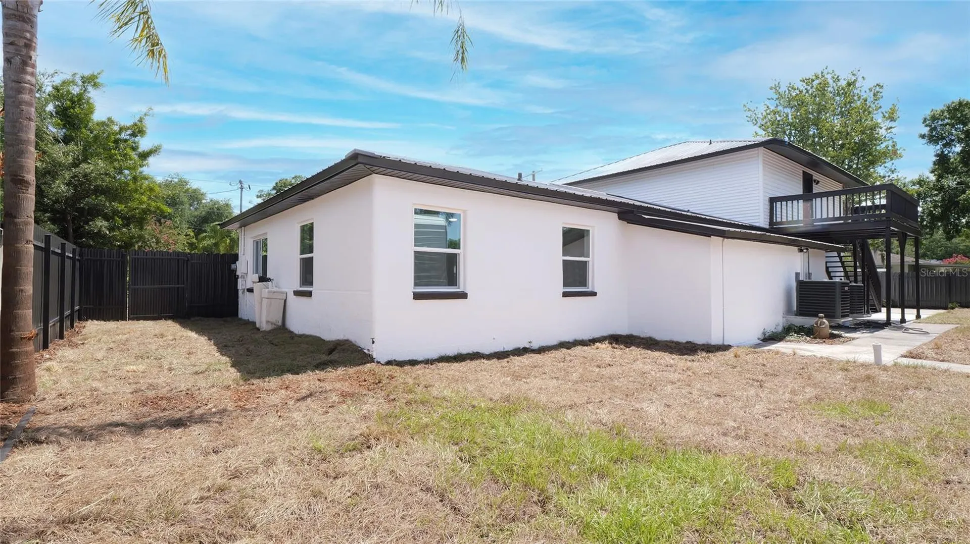 1736 W Country Club Tampa FL 33612