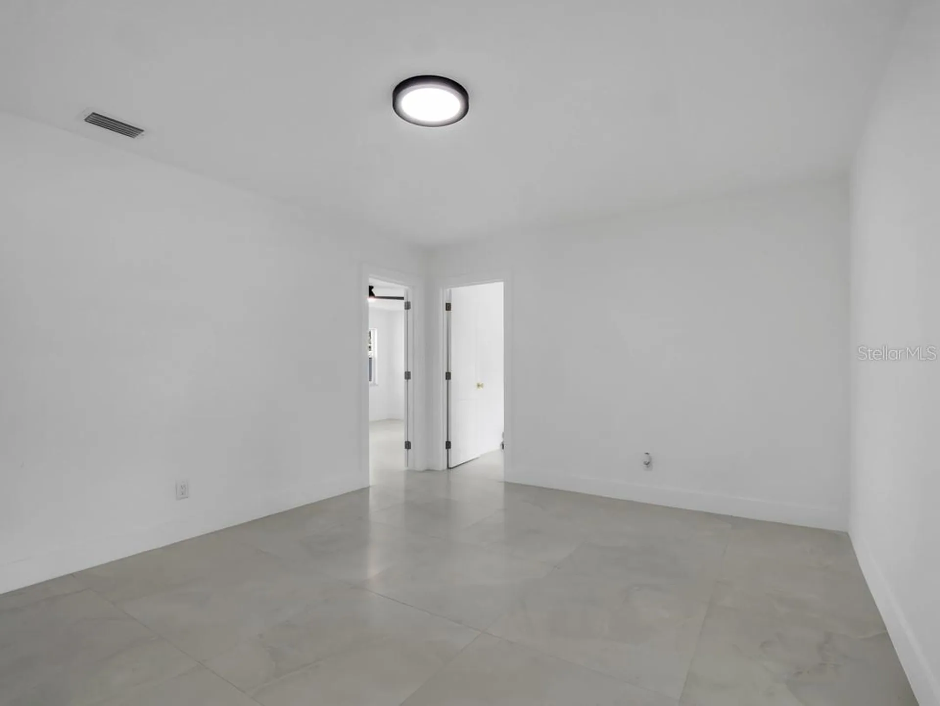 1736 W Country Club Tampa FL 33612