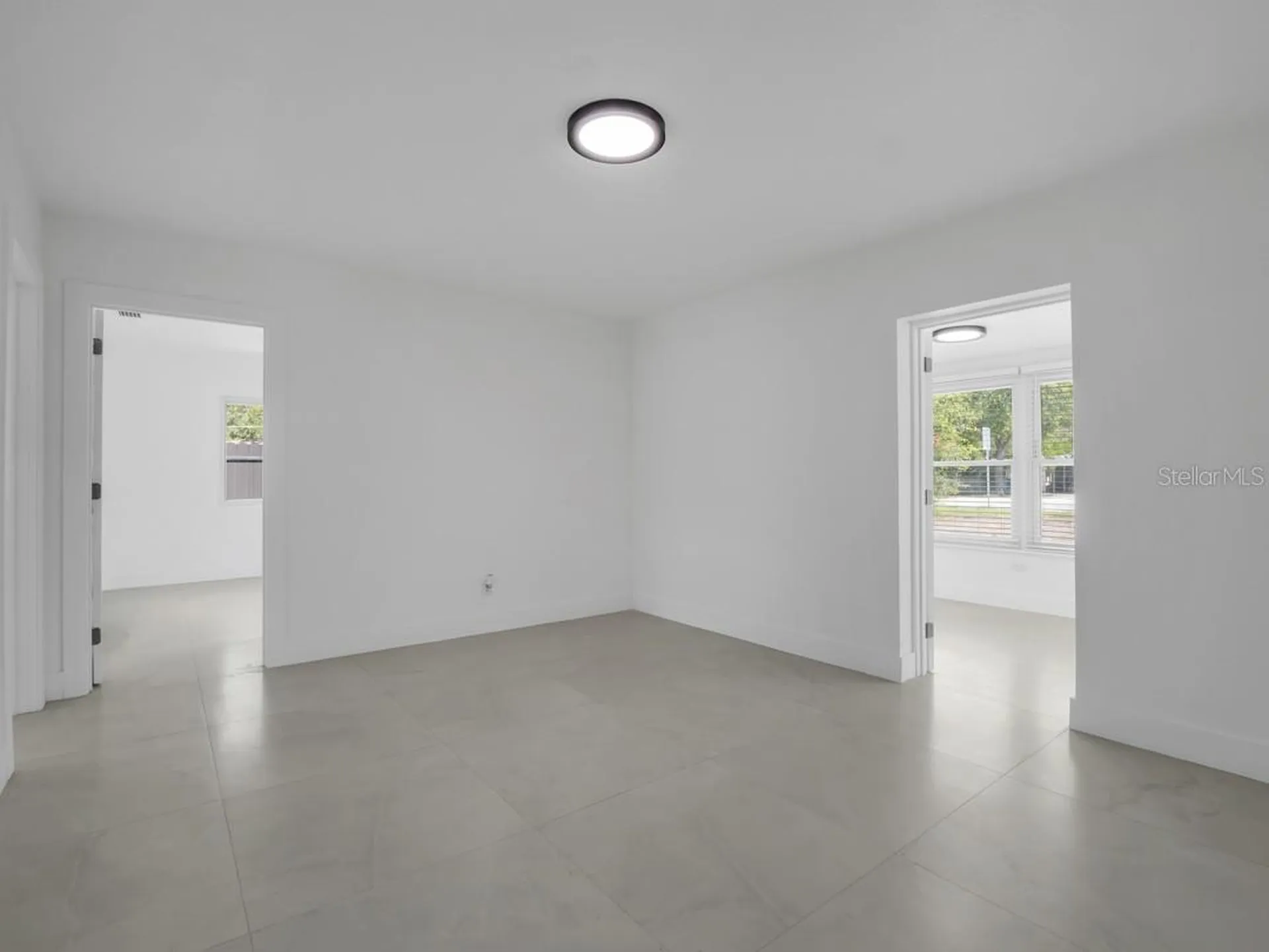 1736 W Country Club Tampa FL 33612