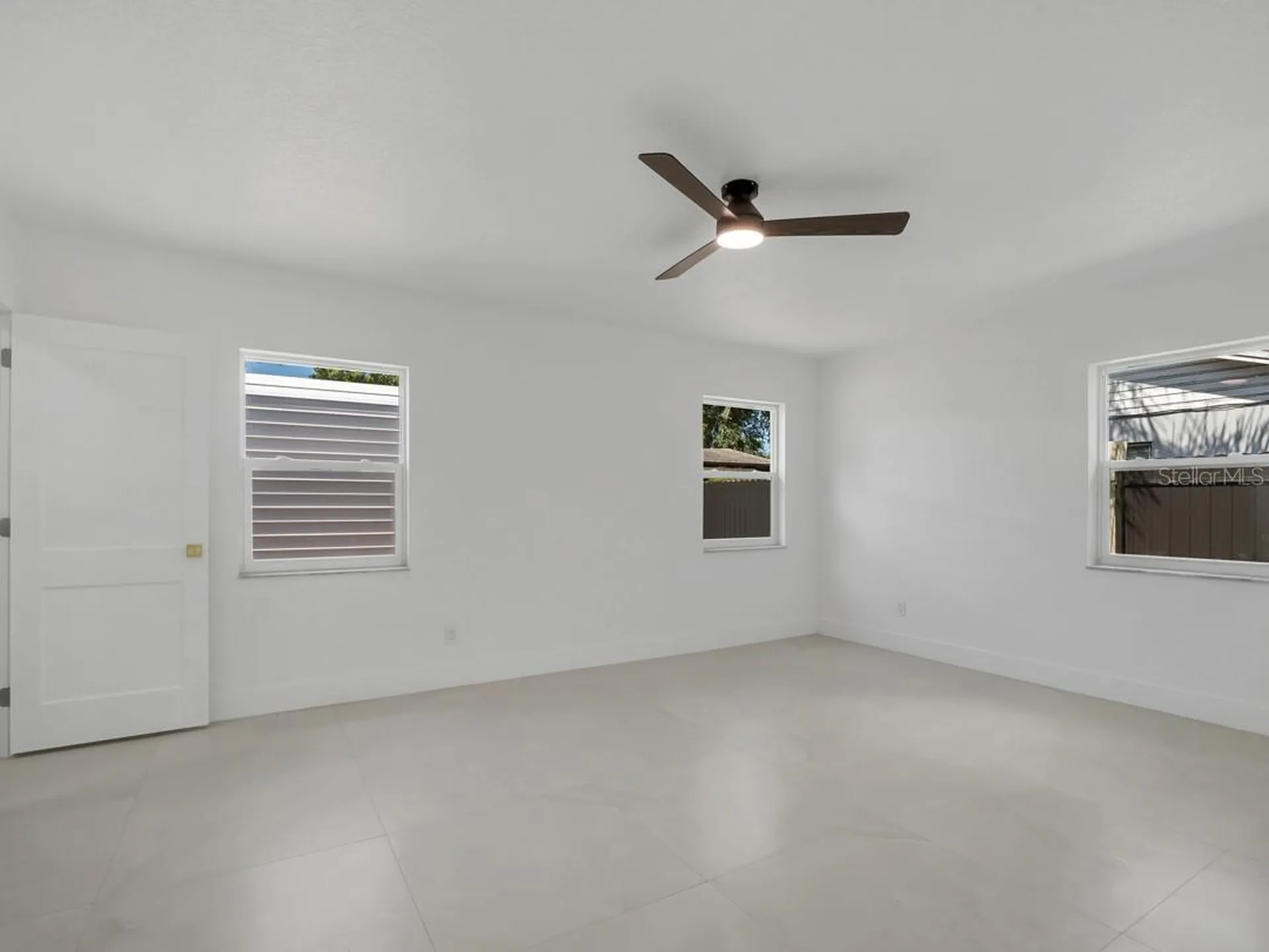 1736 W Country Club Tampa FL 33612