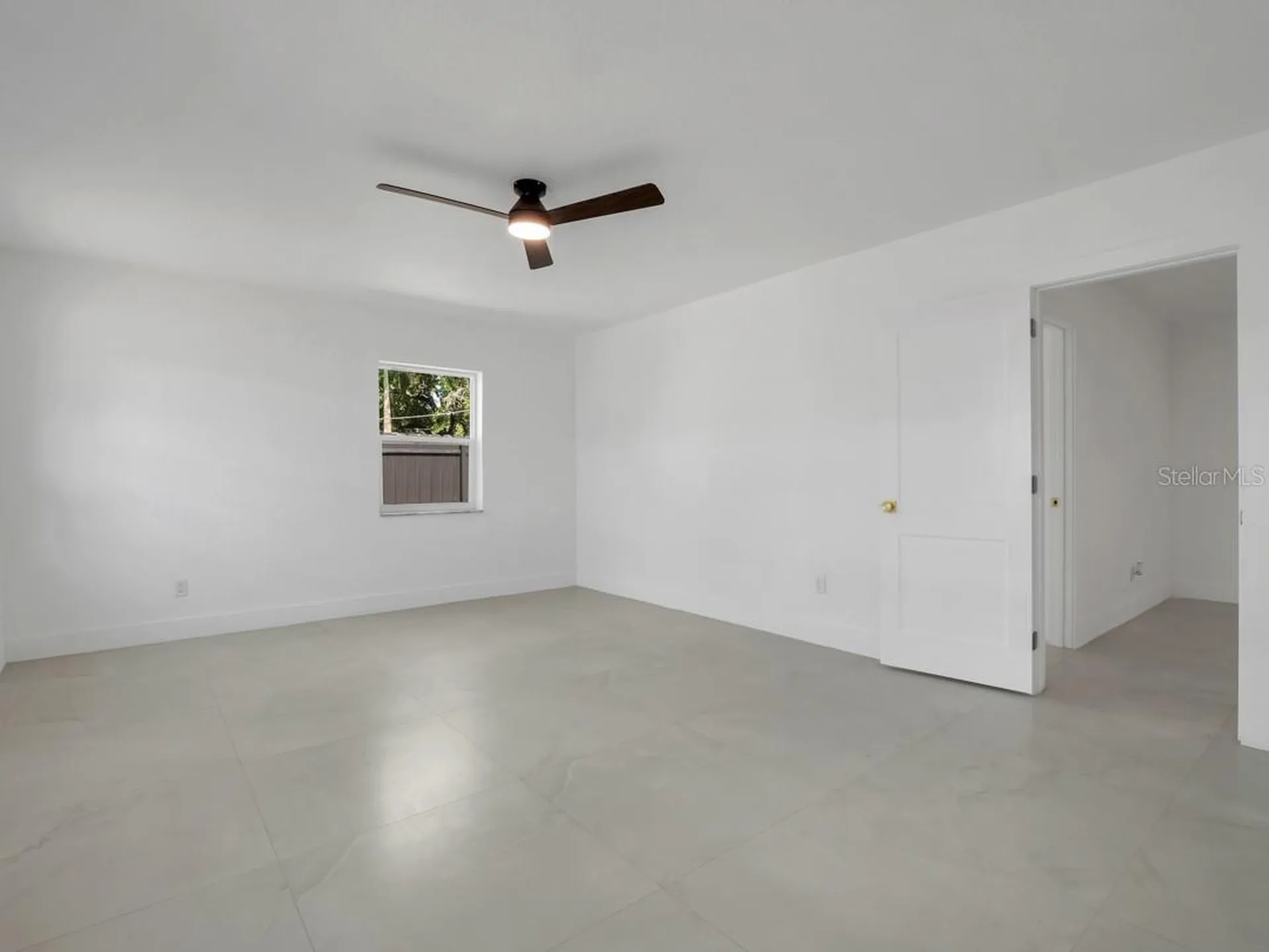 1736 W Country Club Tampa FL 33612