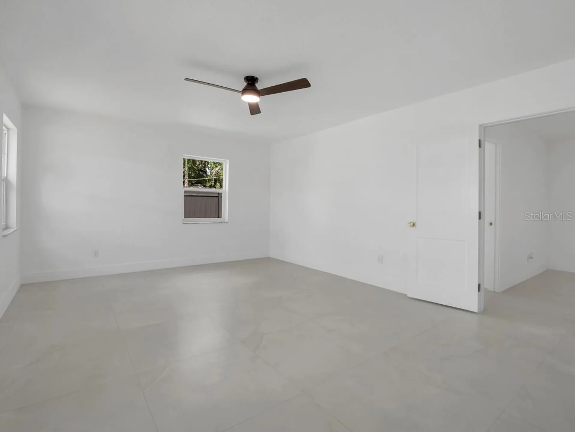 1736 W Country Club Tampa FL 33612