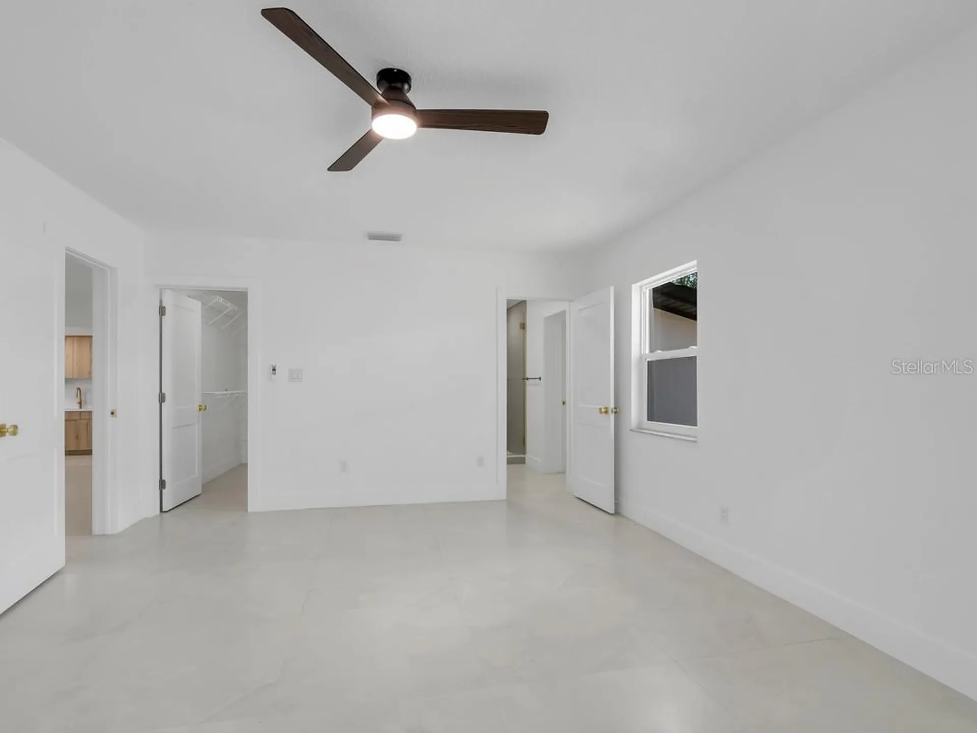 1736 W Country Club Tampa FL 33612