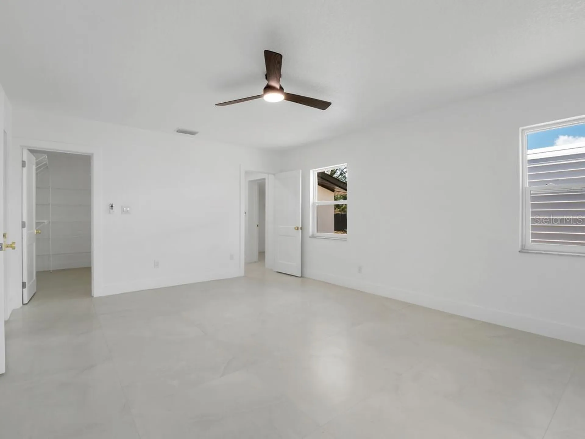 1736 W Country Club Tampa FL 33612