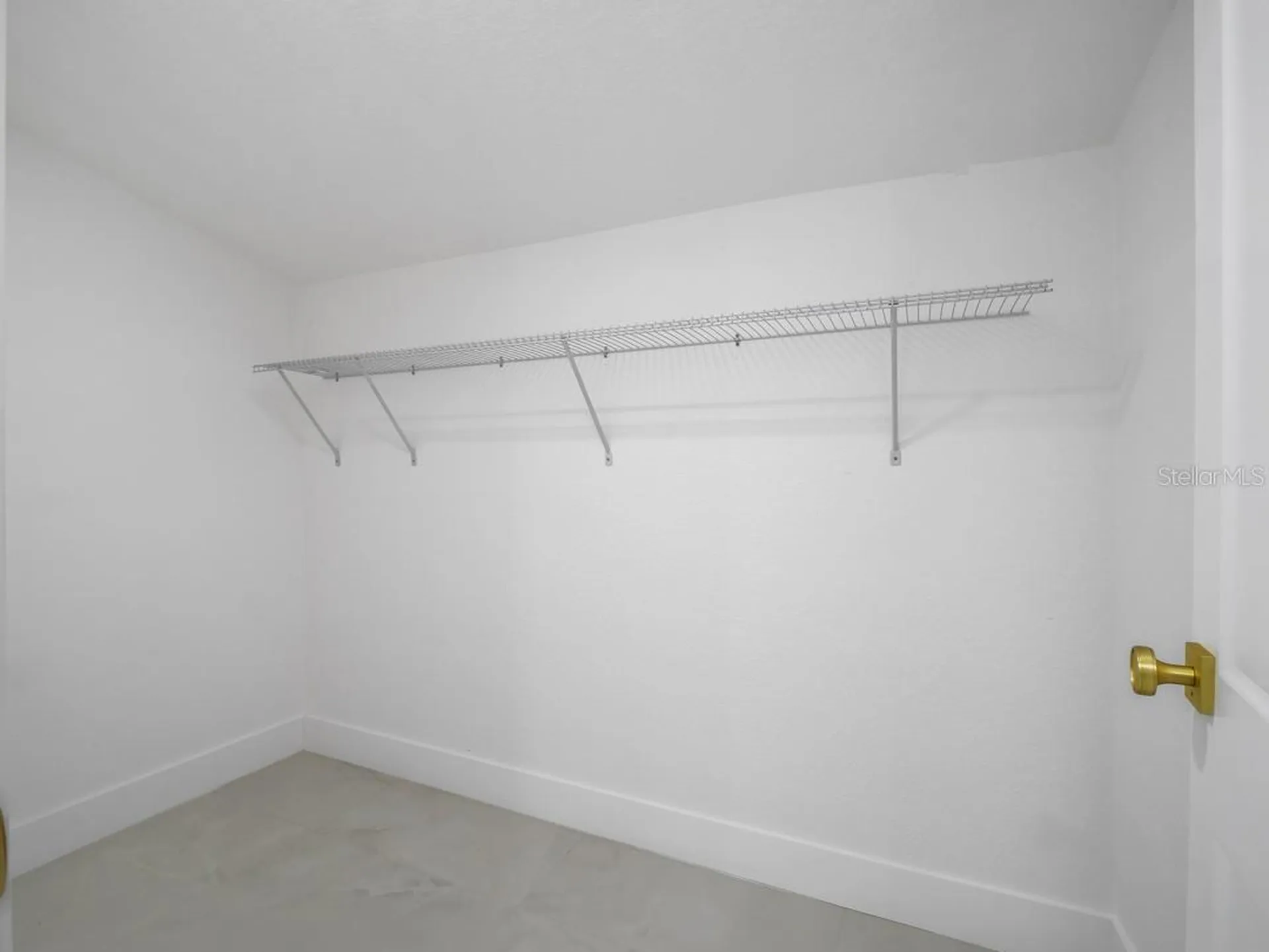 1736 W Country Club Tampa FL 33612