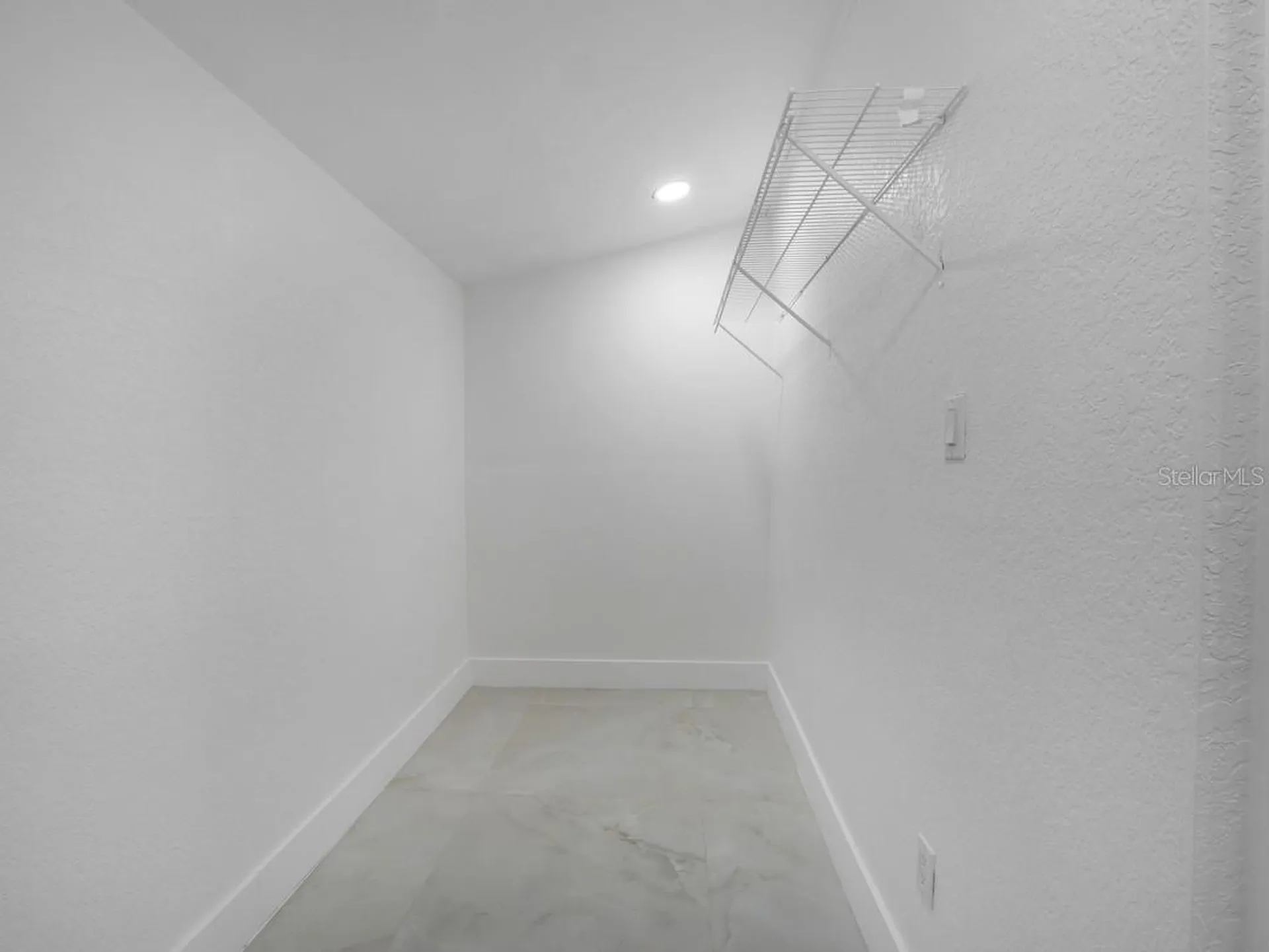 1736 W Country Club Tampa FL 33612