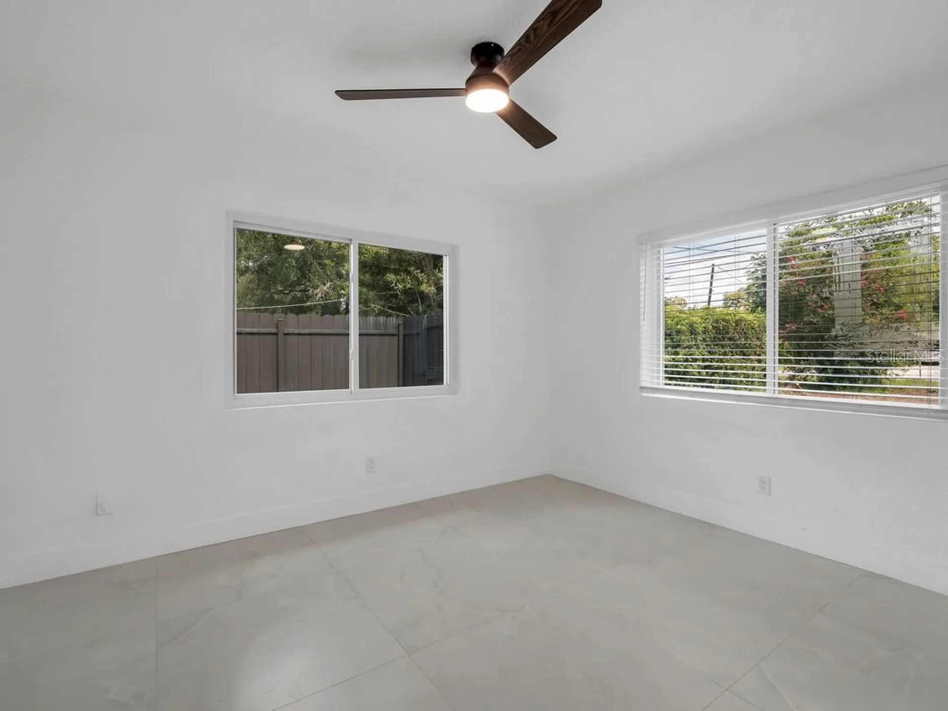 1736 W Country Club Tampa FL 33612