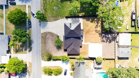 1736 W Country Club Tampa FL 33612