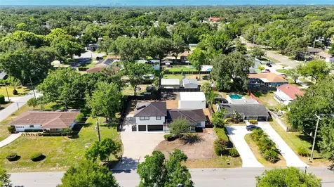 1736 W Country Club Tampa FL 33612