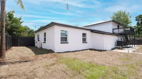 1736 W Country Club Tampa FL 33612