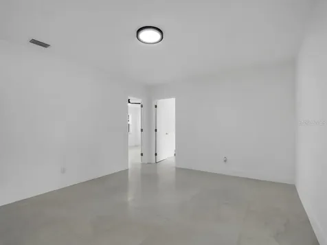 1736 W Country Club Tampa FL 33612