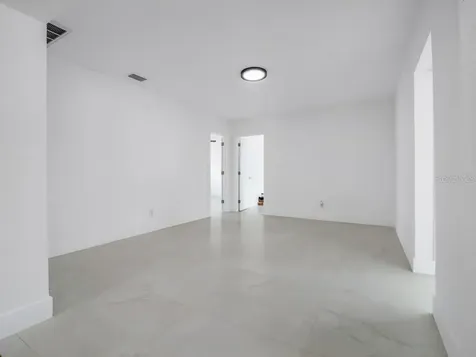 1736 W Country Club Tampa FL 33612