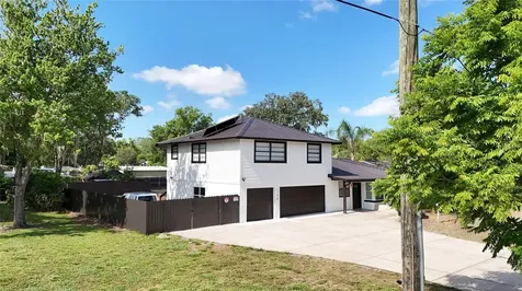 1736 W Country Club Tampa FL 33612