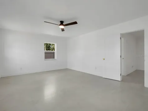 1736 W Country Club Tampa FL 33612