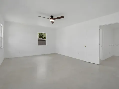 1736 W Country Club Tampa FL 33612