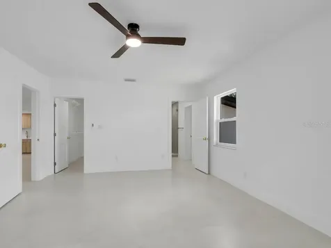 1736 W Country Club Tampa FL 33612