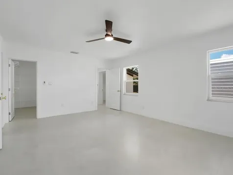 1736 W Country Club Tampa FL 33612