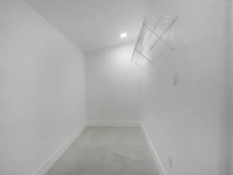 1736 W Country Club Tampa FL 33612