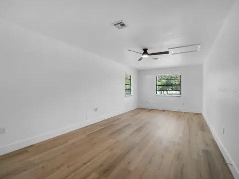 1736 W Country Club Tampa FL 33612