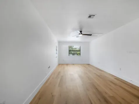1736 W Country Club Tampa FL 33612