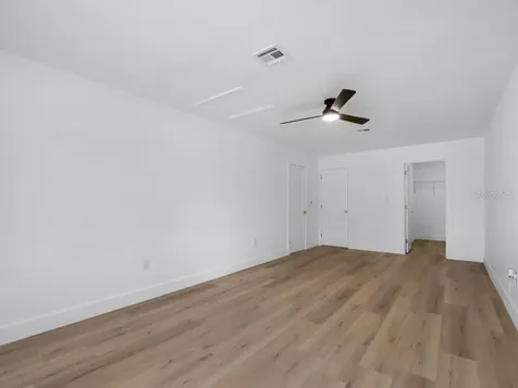 1736 W Country Club Tampa FL 33612