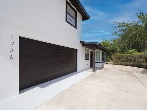 1736 W Country Club Tampa FL 33612
