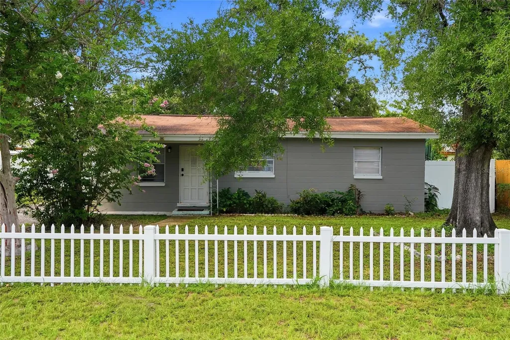 2430 N Ramona Circle Tampa FL 33612