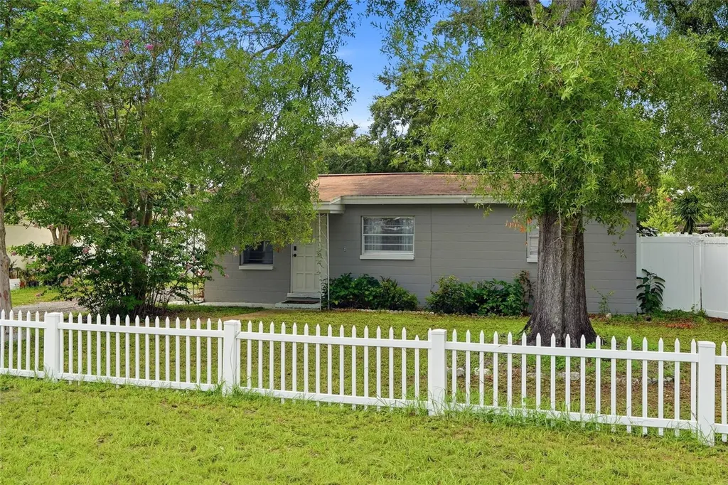2430 N Ramona Circle Tampa FL 33612