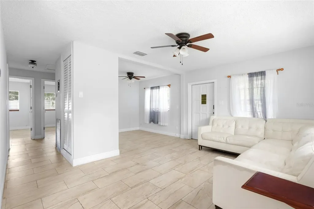 2430 N Ramona Circle Tampa FL 33612