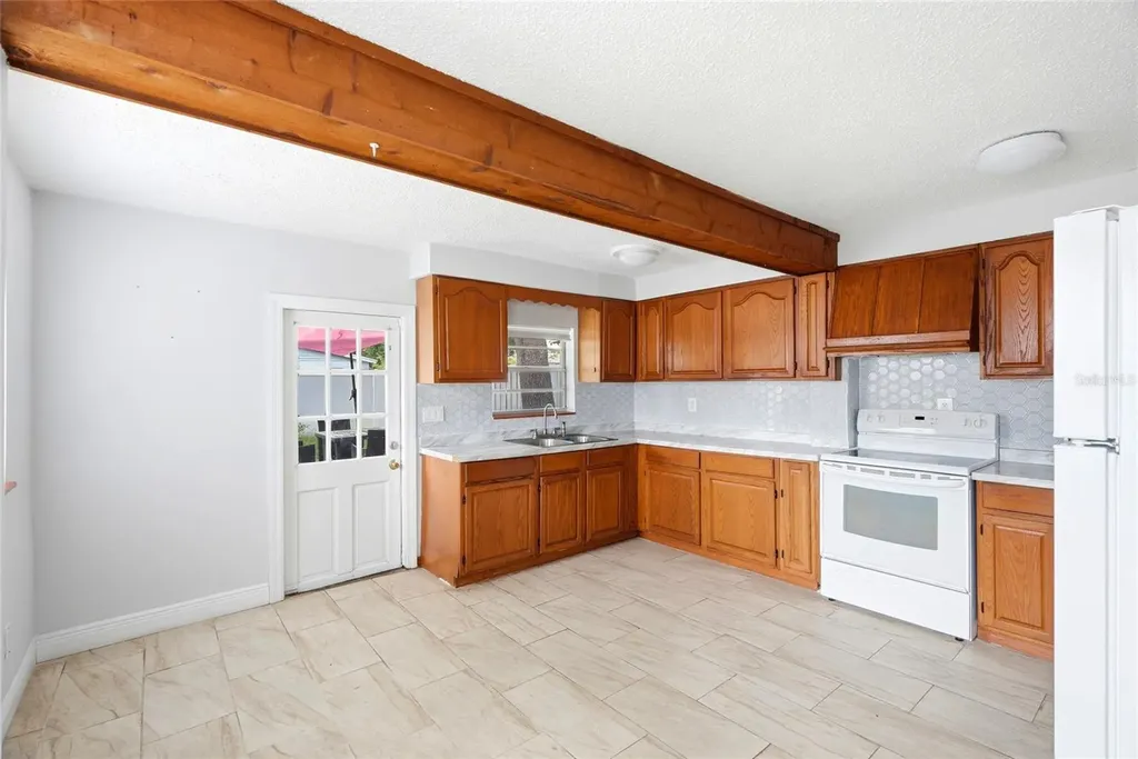 2430 N Ramona Circle Tampa FL 33612