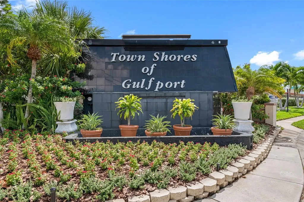 5940 30th Avenue S St Petersburg FL 33707