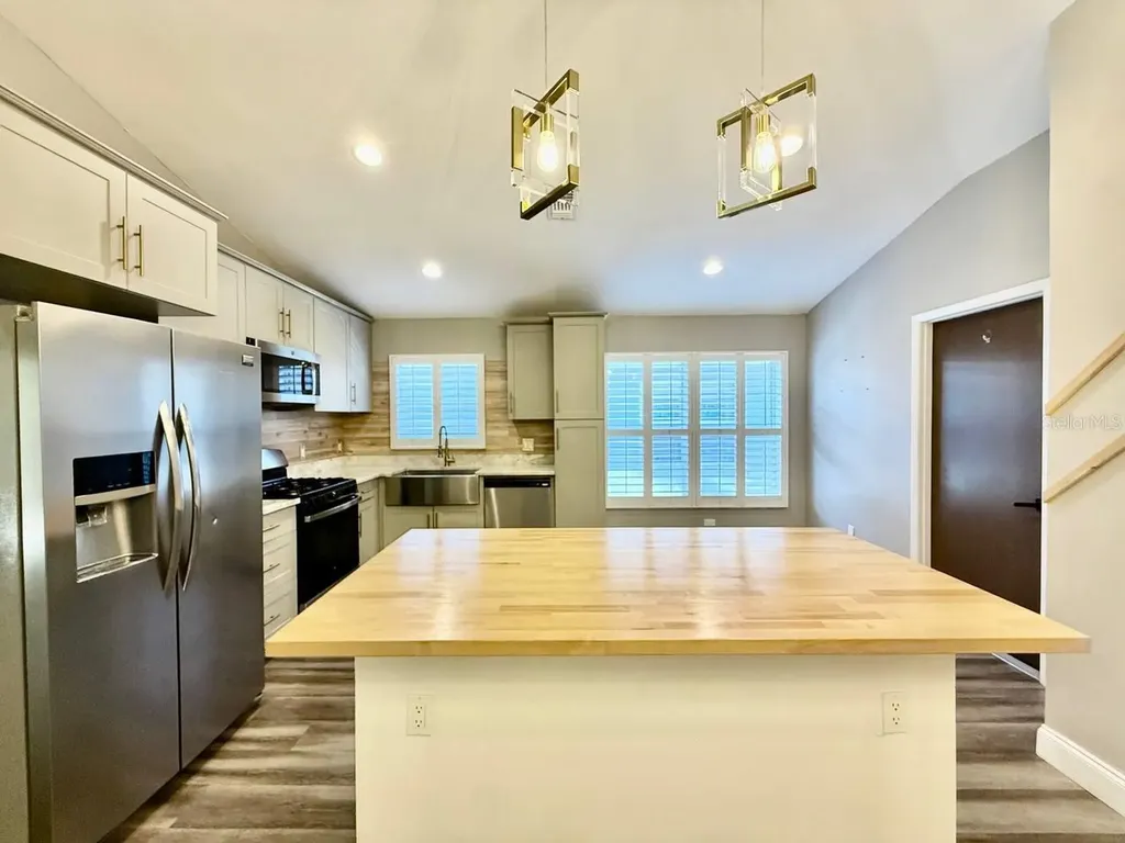 8711 Busch Oaks Street Tampa FL 33617