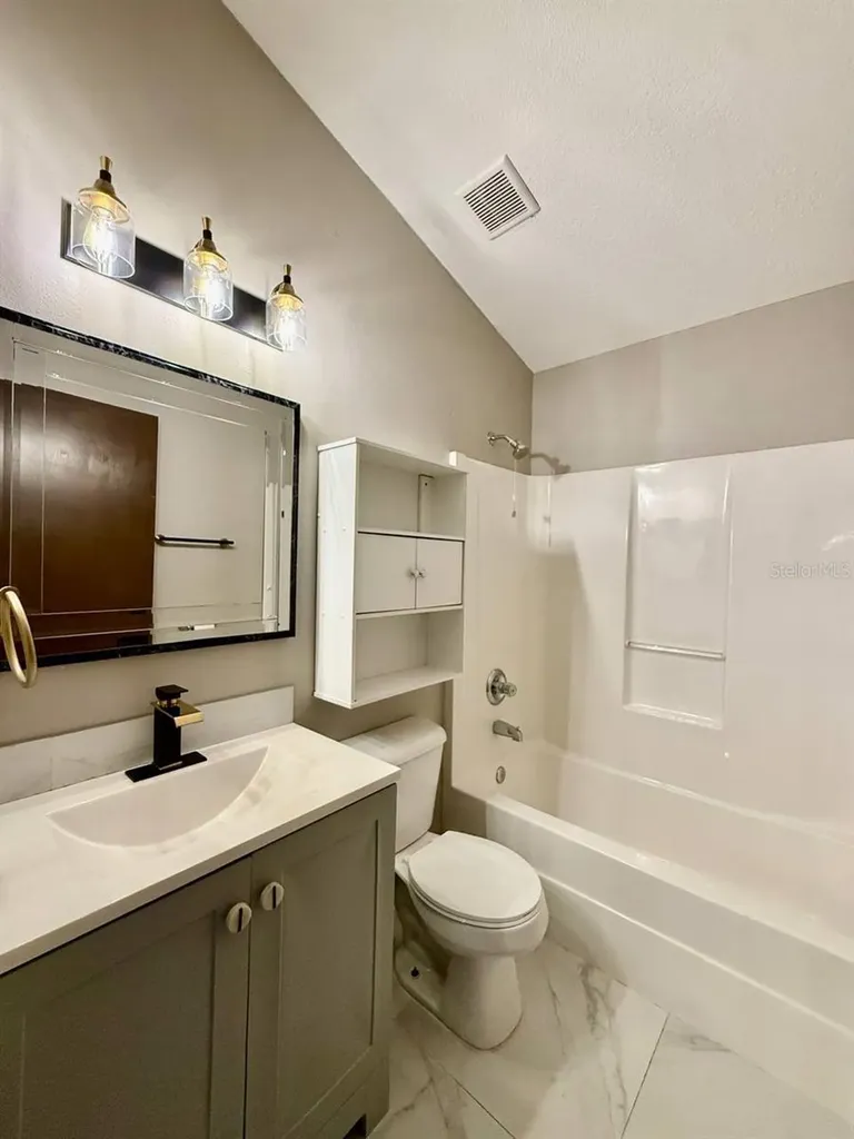 8711 Busch Oaks Street Tampa FL 33617