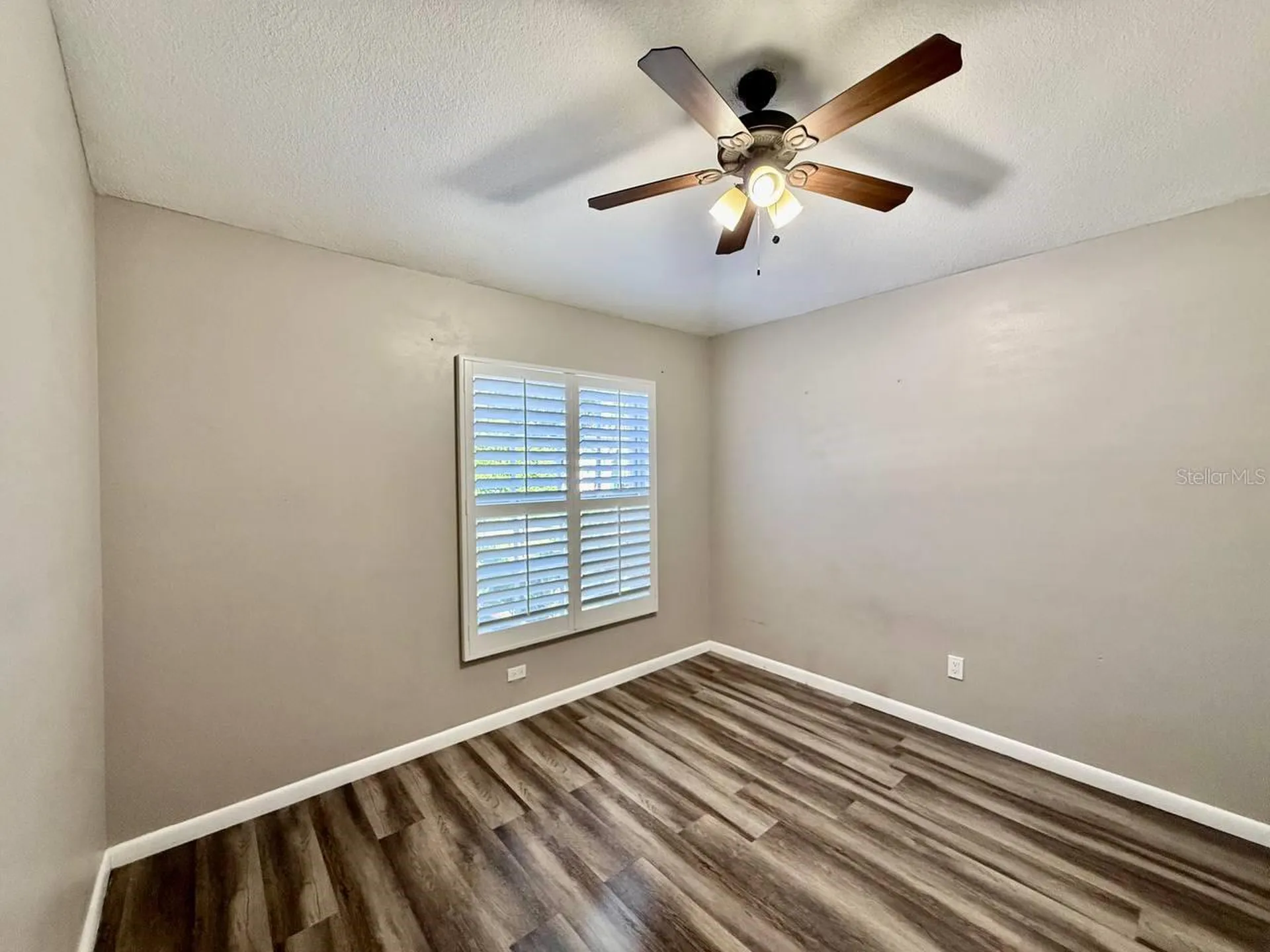 8711 Busch Oaks Street Tampa FL 33617