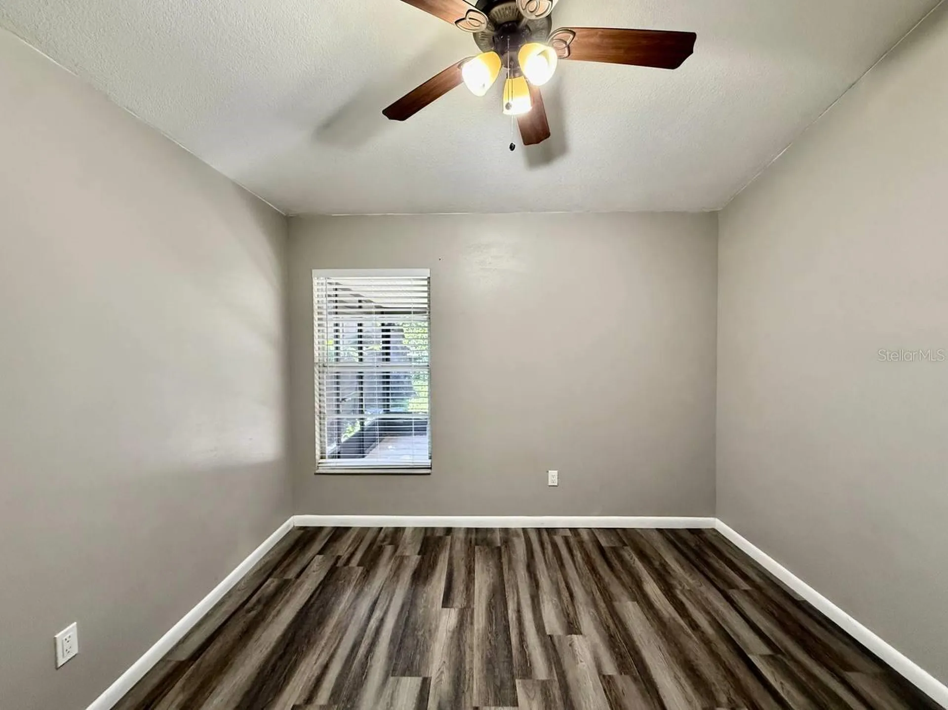 8711 Busch Oaks Street Tampa FL 33617