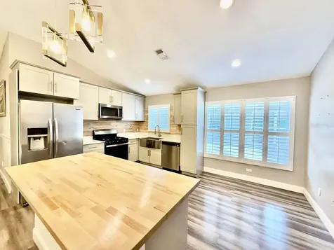 8711 Busch Oaks Street Tampa FL 33617
