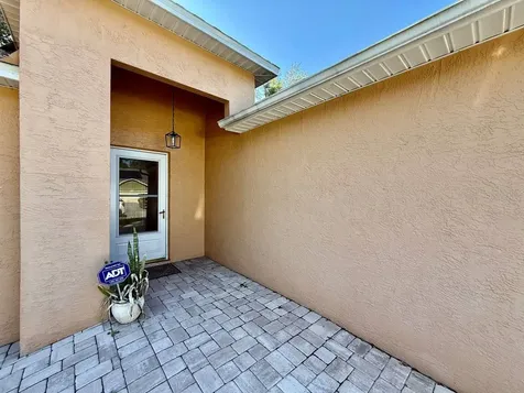 8711 Busch Oaks Street Tampa FL 33617