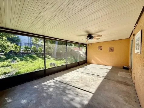 8711 Busch Oaks Street Tampa FL 33617