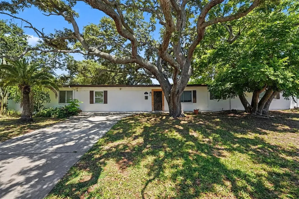 217 Garden Circle Clearwater FL 33756
