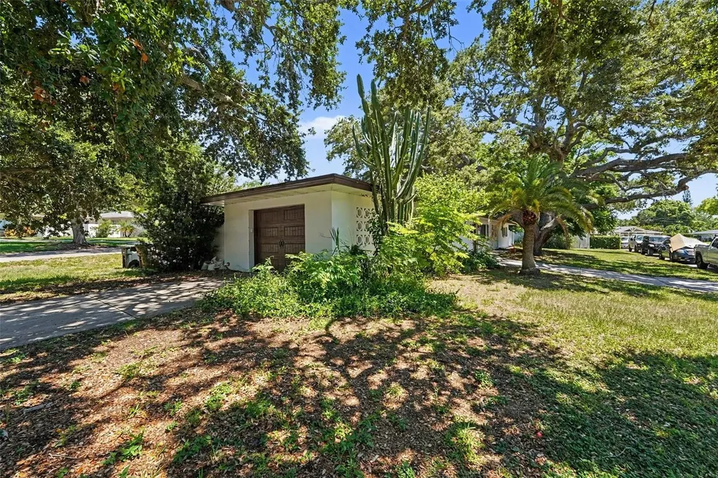 217 Garden Circle Belleair FL 33756