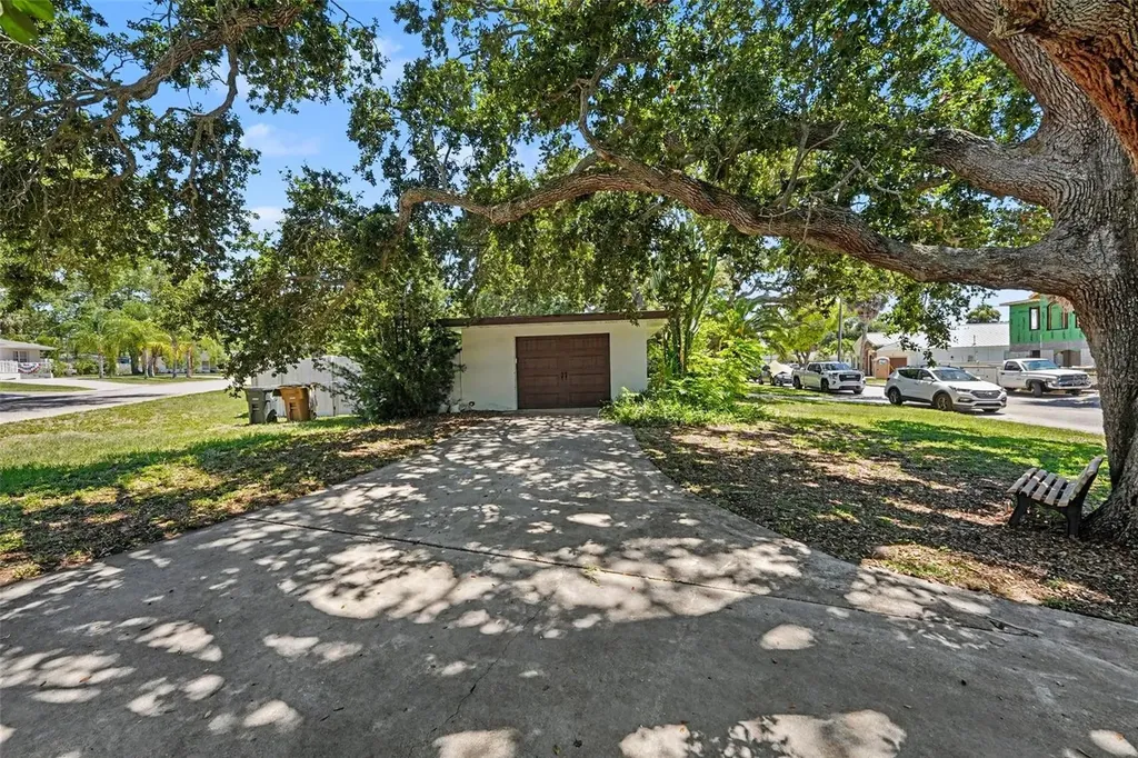 217 Garden Circle Belleair FL 33756