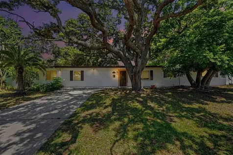 217 Garden Circle Belleair FL 33756