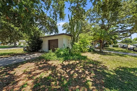 217 Garden Circle Belleair FL 33756