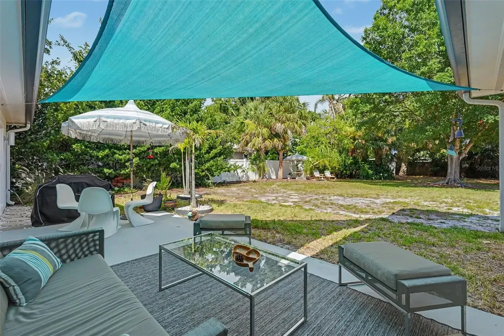1835 Dormieone Road N St Petersburg FL 33710