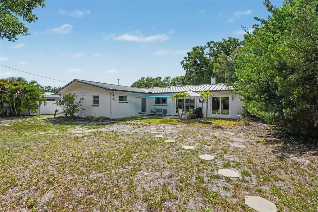 1835 Dormieone Road N St Petersburg FL 33710